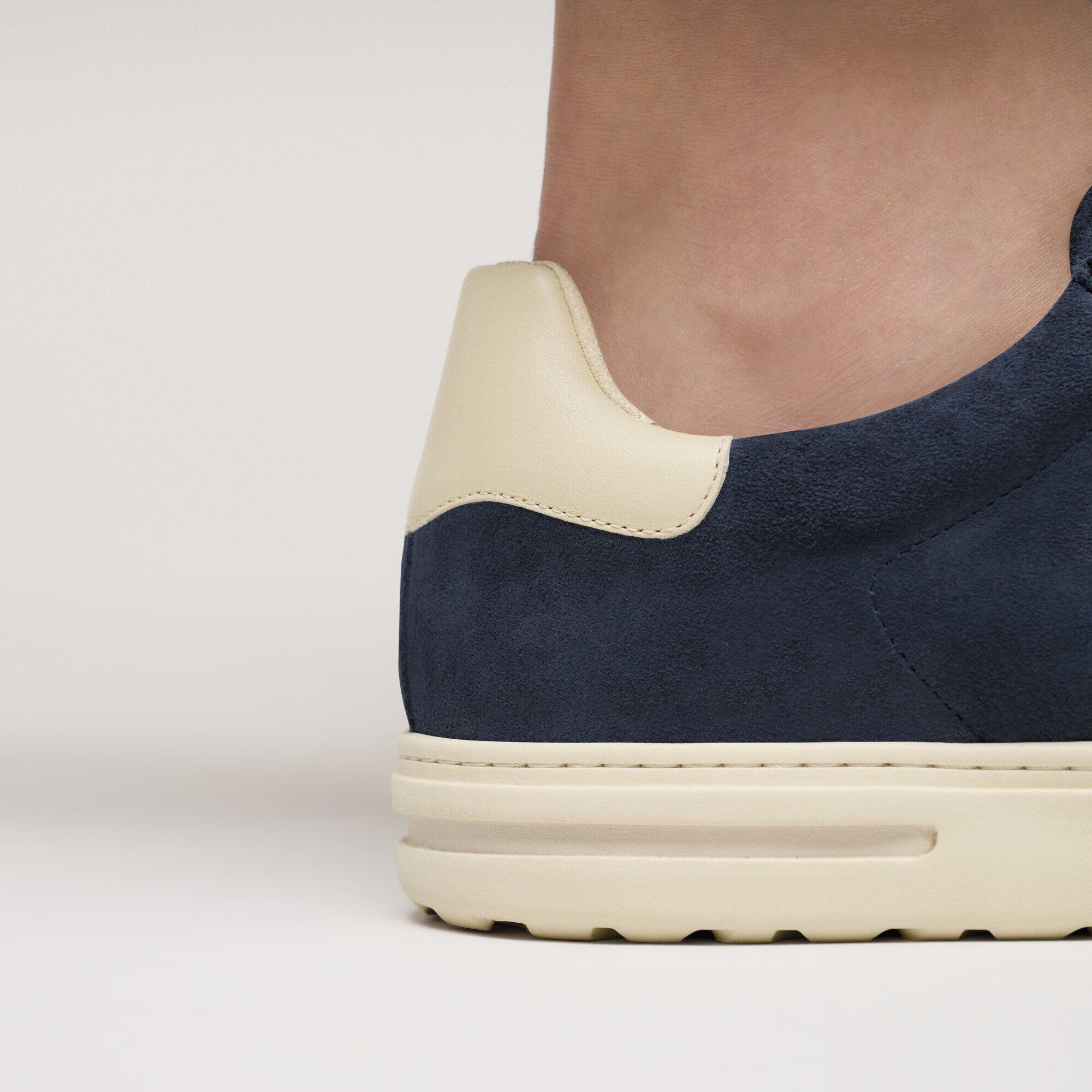 Bend Low Suede Leather